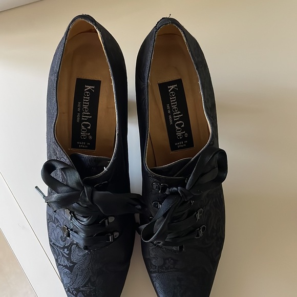 Kenneth Cole VINTAGE black damask lace bootie. Size 9 1/2 - Picture 8 of 15